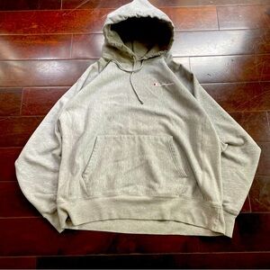 vintage champion heavy weight hoodie great fit and fits a more like an large